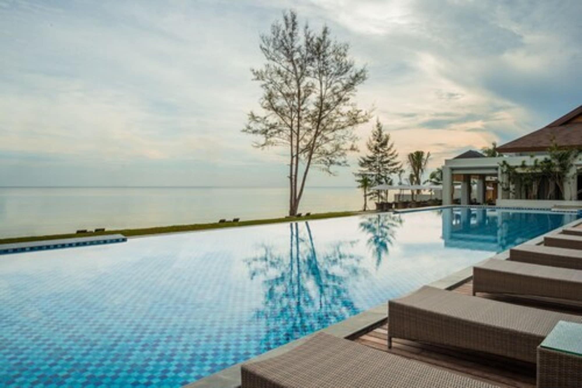 Hotel Santika Premiere Beach Resort Belitung Sijuk Exterior foto