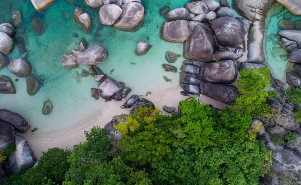 Hotel Santika Premiere Beach Resort Belitung Sijuk Exterior foto