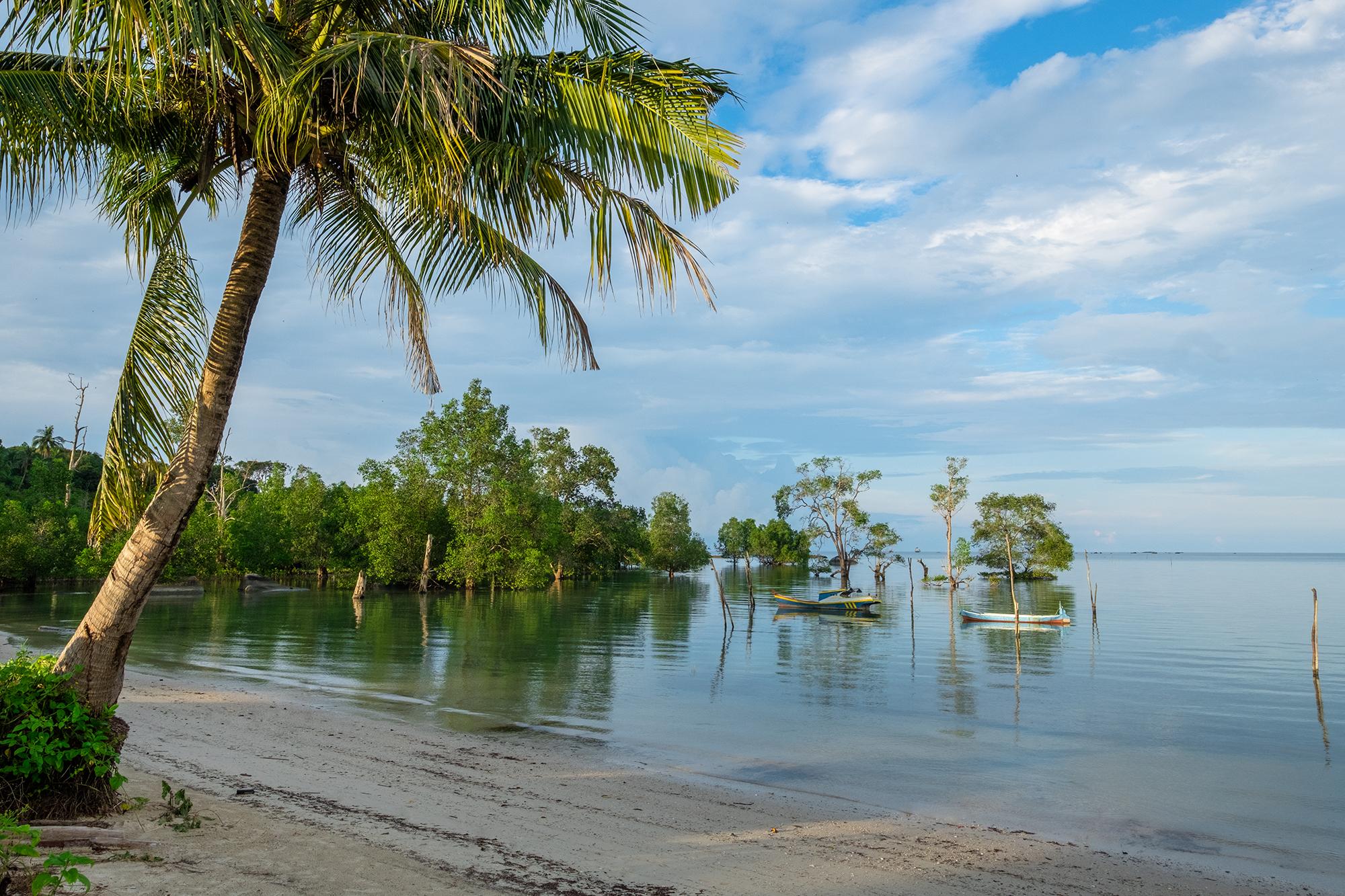 Hotel Santika Premiere Beach Resort Belitung Sijuk Exterior foto