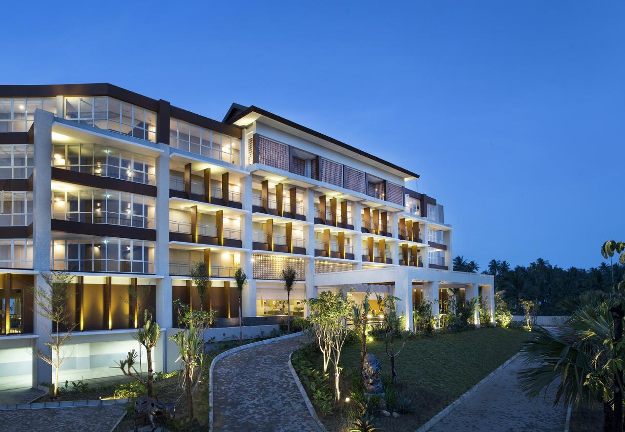 Hotel Santika Premiere Beach Resort Belitung Sijuk Exterior foto